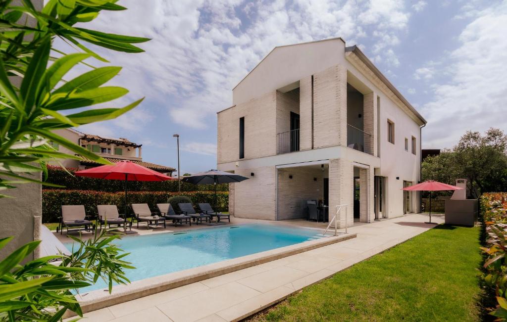Bazén v ubytování Villa Mima nebo v jeho okolí