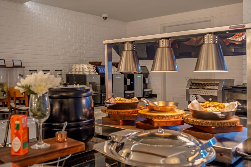 Chateau Du Village Patong - Resim 11