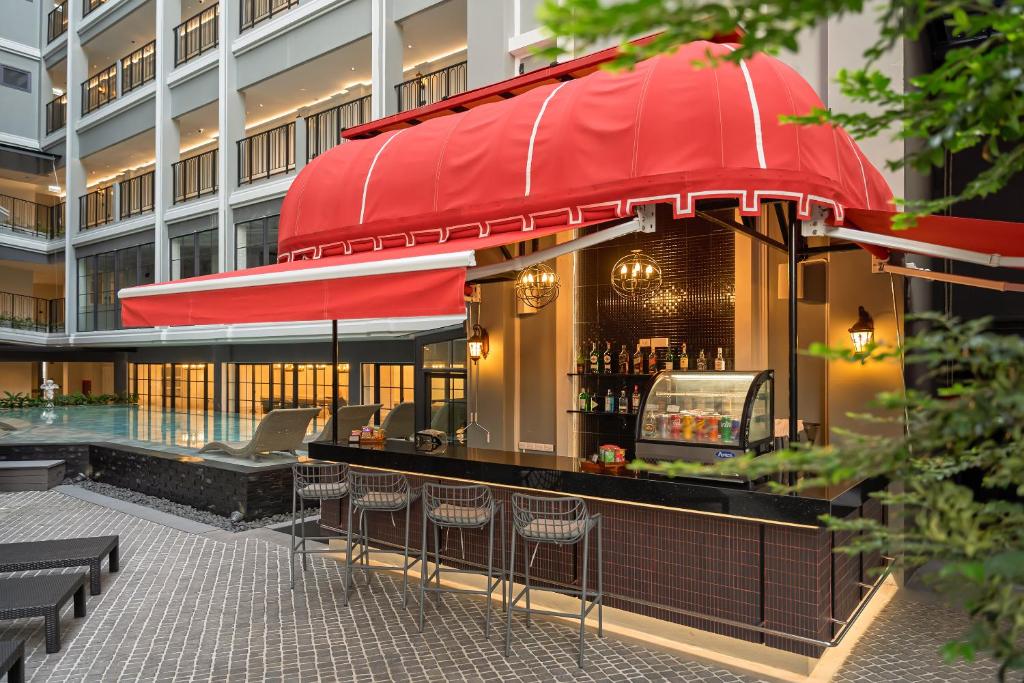 Chateau Du Village Patong - Resim 10