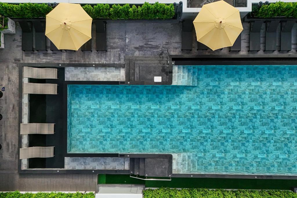 Chateau Du Village Patong - Resim 7