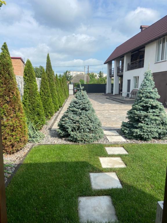 a garden with christmas trees and stepping stones at вулиця 8-го Березня Апартаменты in Myrhorod