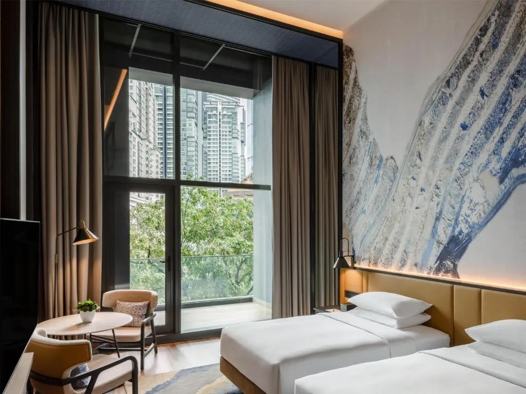 Deluxe Twin Room with Two Twin Beds, City View and Balcony