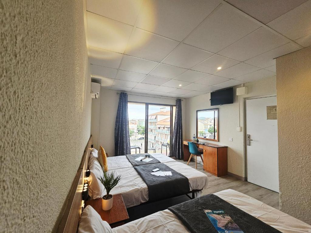 Hotel Mar i Sol - Triple Room With Private Bathroom