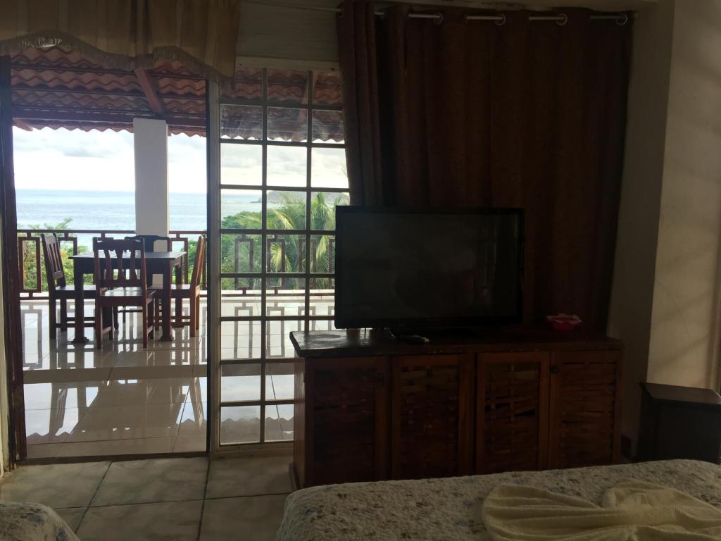 TV a/nebo společenská místnost v ubytování Hotel Coco Beach