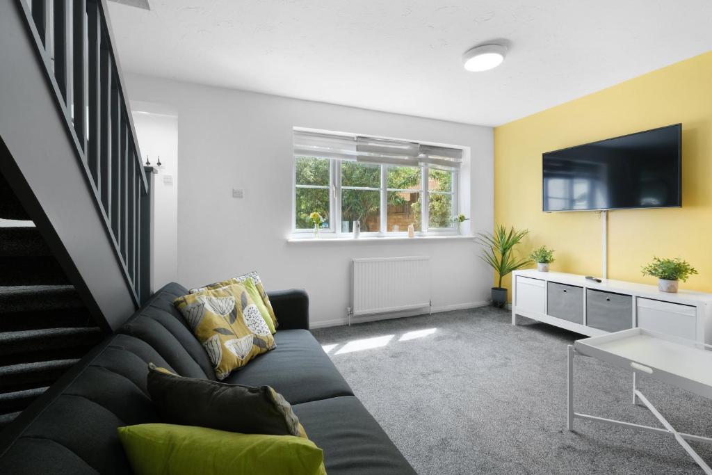 TV a/nebo společenská místnost v ubytování Modern One Bedroom House, Welsh Harp