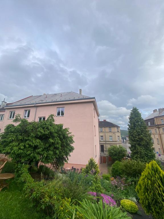 Сад в Bílý klid nově zrekonstruované studio