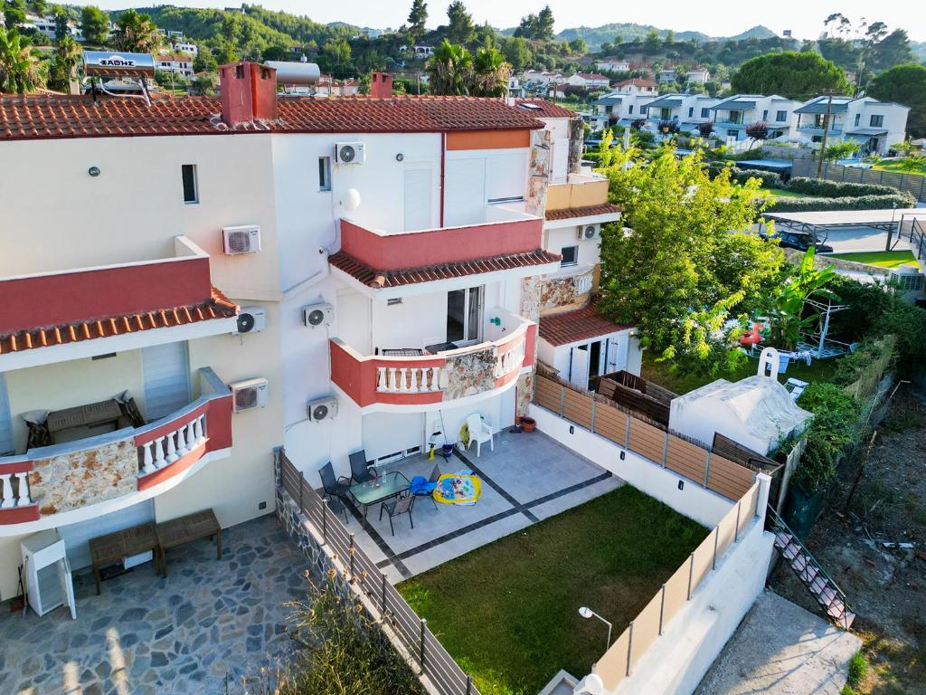 an aerial view of a house with a yard at Betty seaside villa in Pefkochori