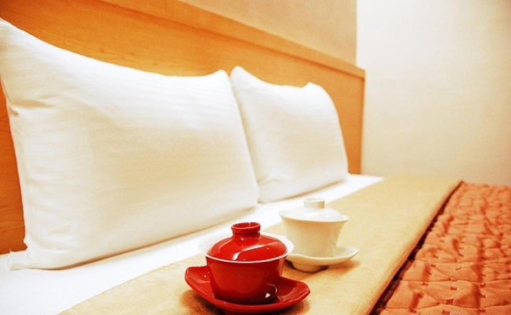 Postel nebo postele na pokoji v ubytování Red Cabin Inn