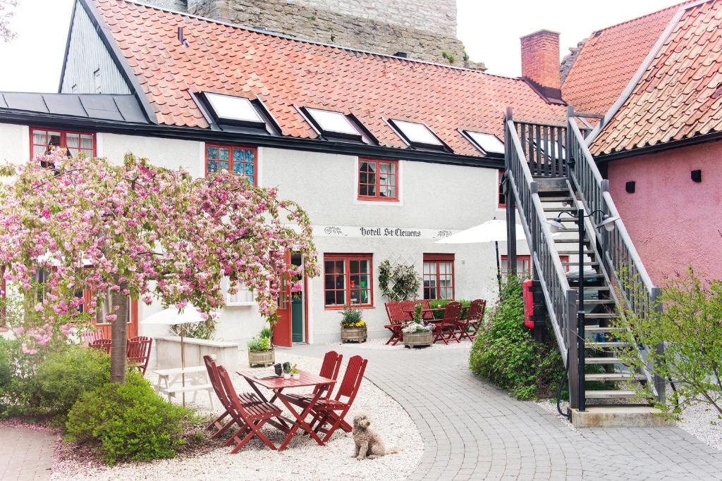 a cat sitting in front of a building at Hotell St Clemens in Visby