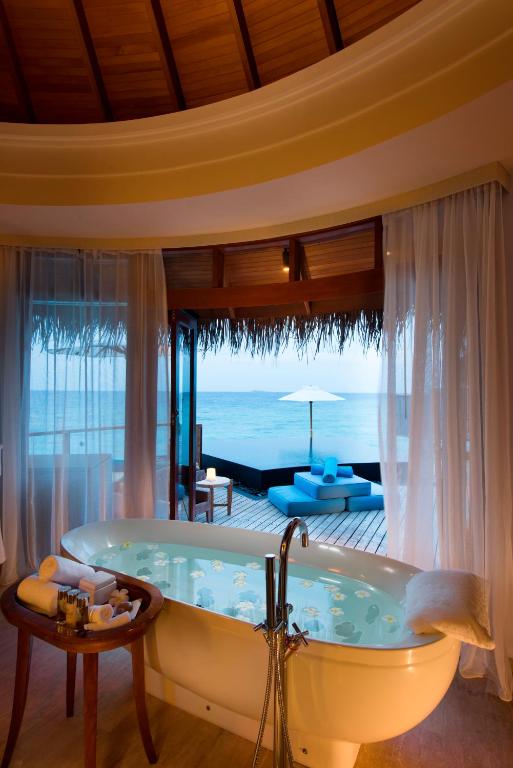 Constance Halaveli - 7