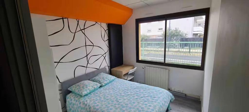 Ένα ή περισσότερα κρεβάτια σε δωμάτιο στο Chambre Privée dans appartement partagé CHO