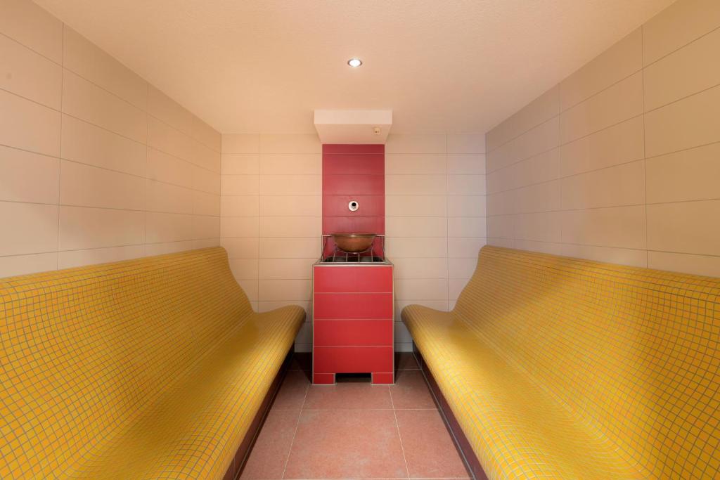 Predel za sedenje v nastanitvi JUFA Hotel Stubenbergsee