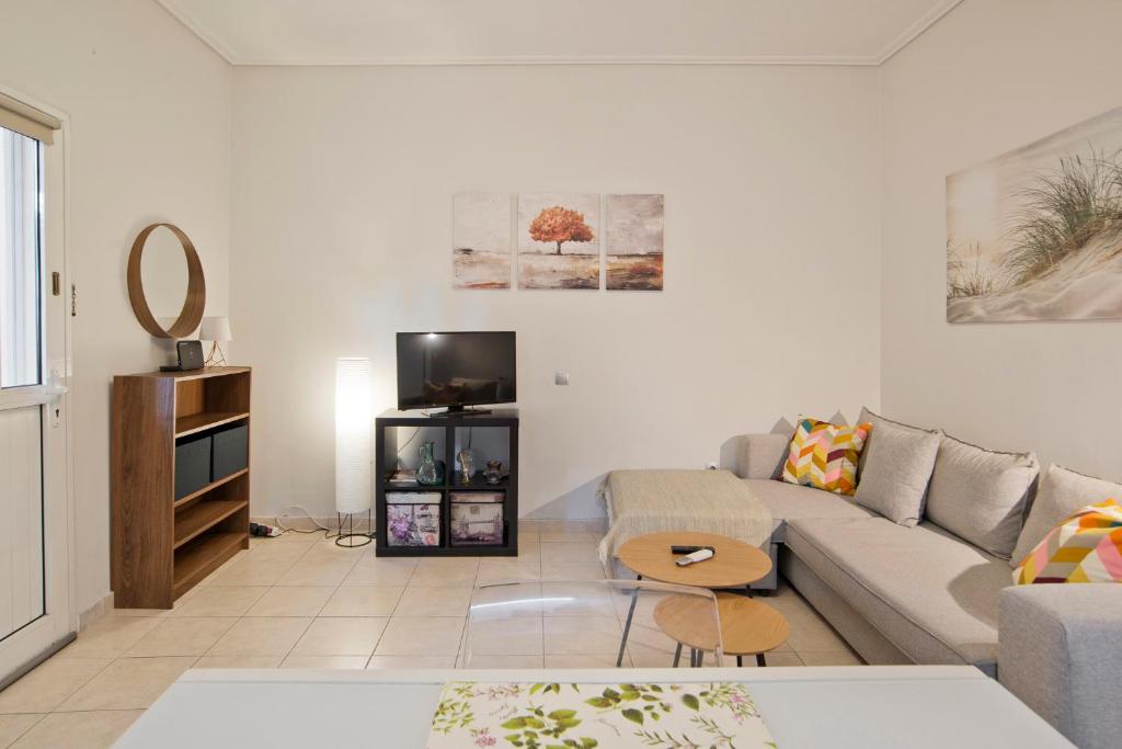 The Little House at Moschato 1BR, WiFi, AC