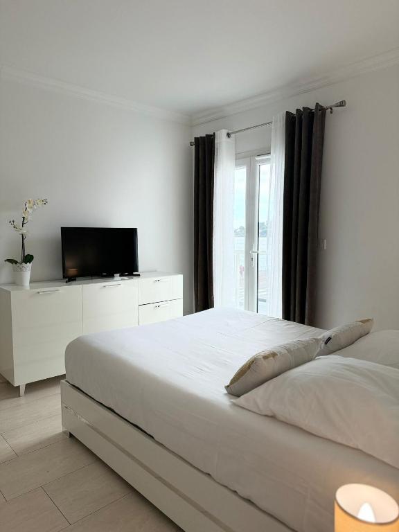 Hotel et Appartements Reine D'Azur - Studio Met Zijdelings Uitzicht Op Zee