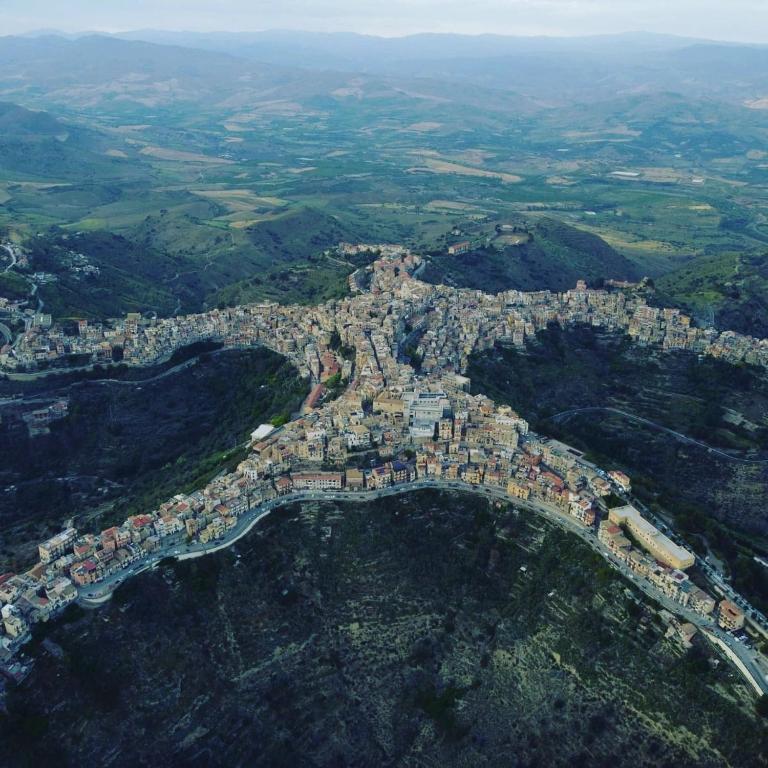 an aerial view of a city with a river at La sartoria in Centuripe