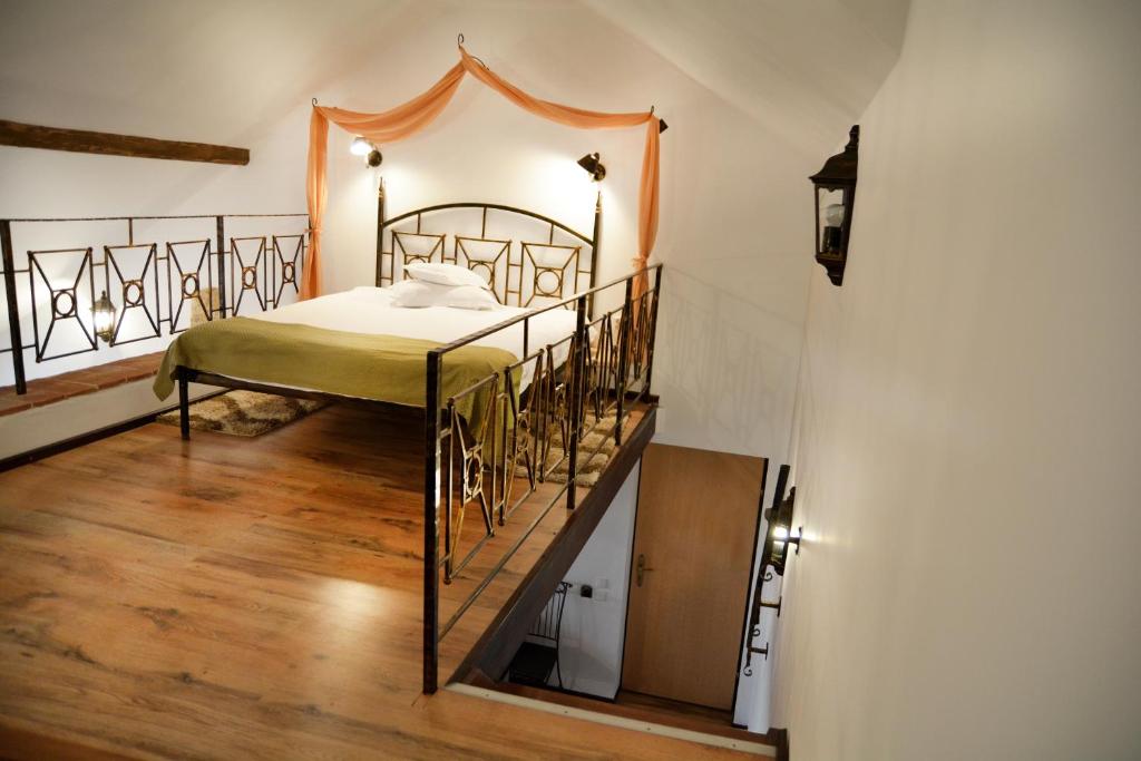 
Family Room - Split Level
