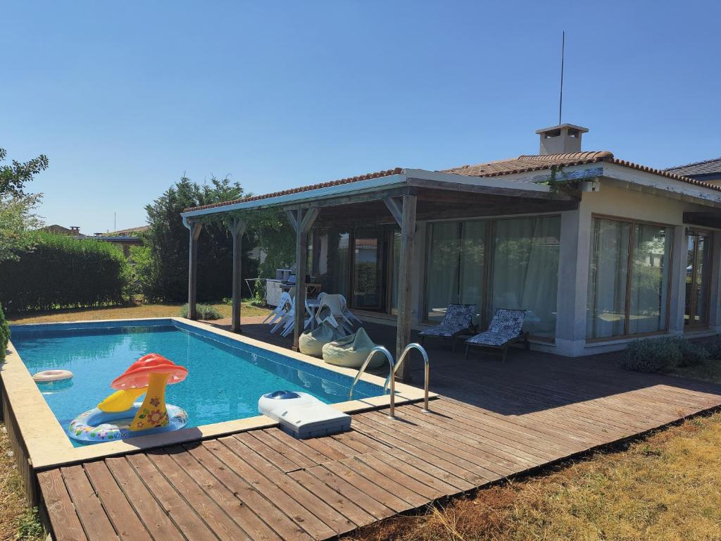 Πισίνα στο ή κοντά στο Villa Casablanca with private pool