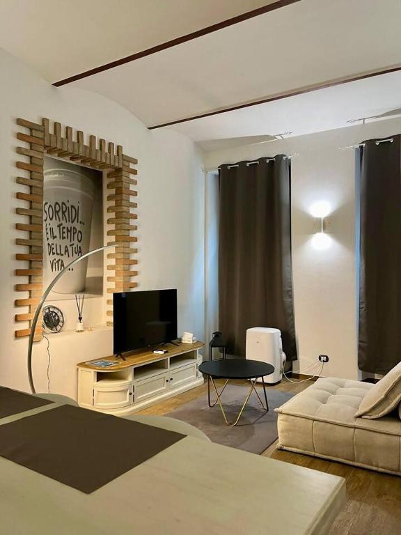 a living room with a couch and a tv at Residenza Corrado in Mantova