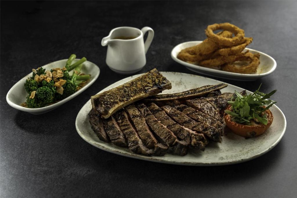 Radisson Dubai Damac Hills - Resim 37