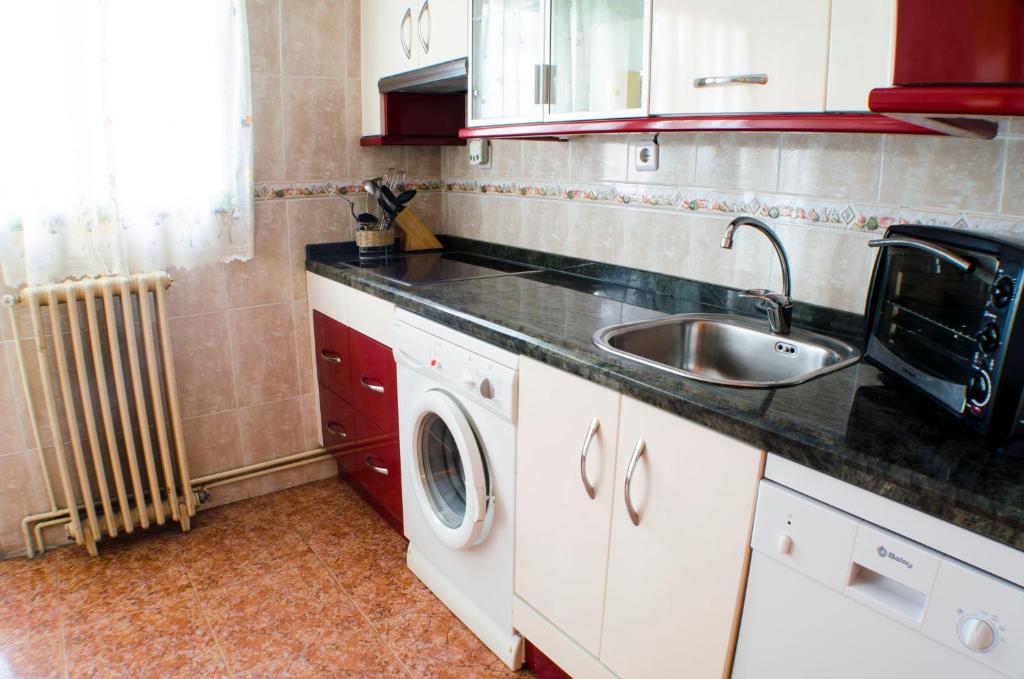 Kuchyň nebo kuchyňský kout v ubytování Casa Rural Las Barricas