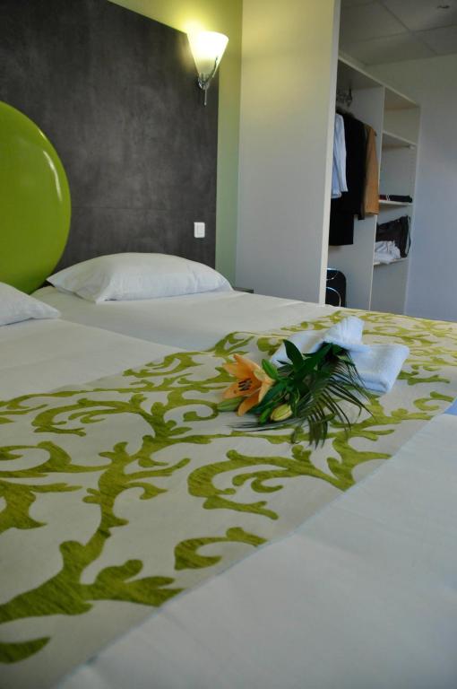 Postel nebo postele na pokoji v ubytování BRIT HOTEL CONFORT ALEXIA - La Souterraine