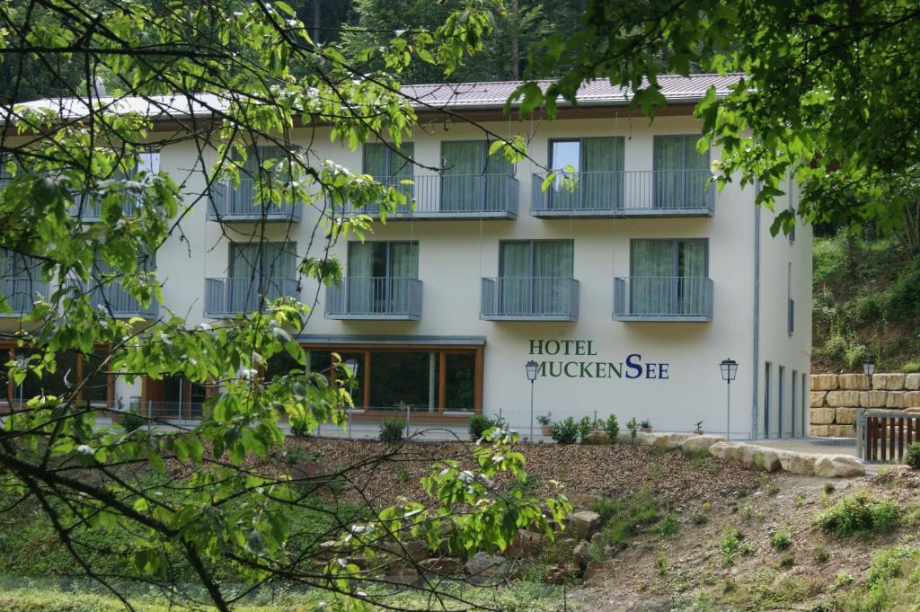 a building with a sign that reads hotel bulgarisse at Hotel Restaurant Muckensee in Lorch