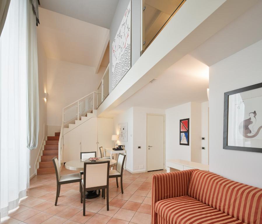 
Junior Queen Suite Duplex
