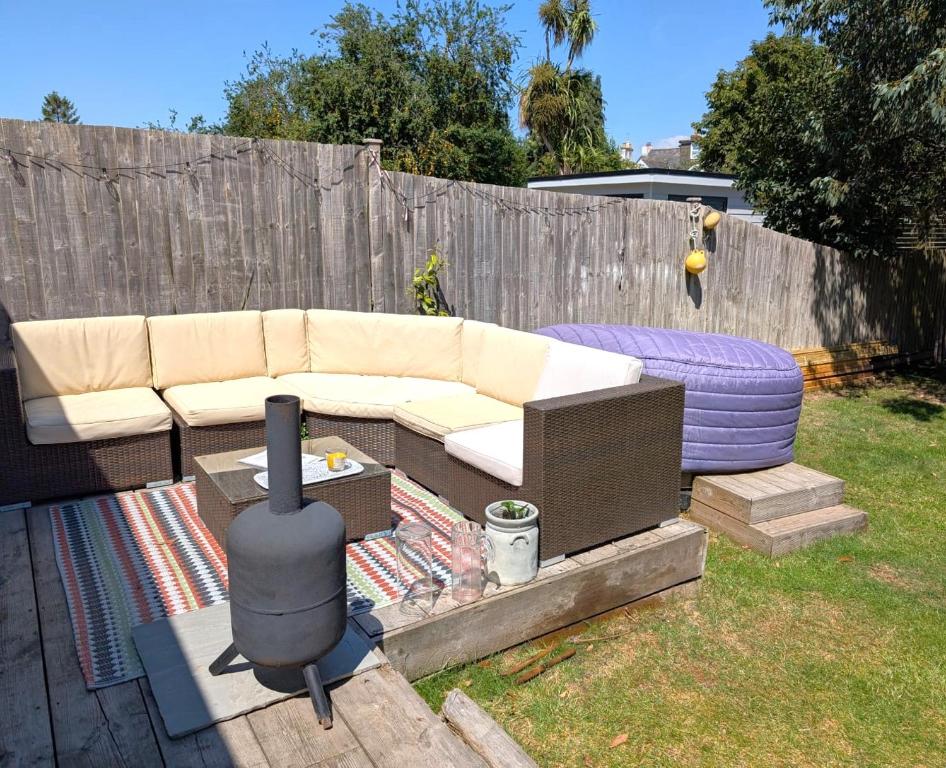 Fotografie z fotogalerie ubytování Chichester House I Garden with Hot Tub I Free Parking I Nearby Beaches I Chichester Holiday Properties v destinaci Chichester