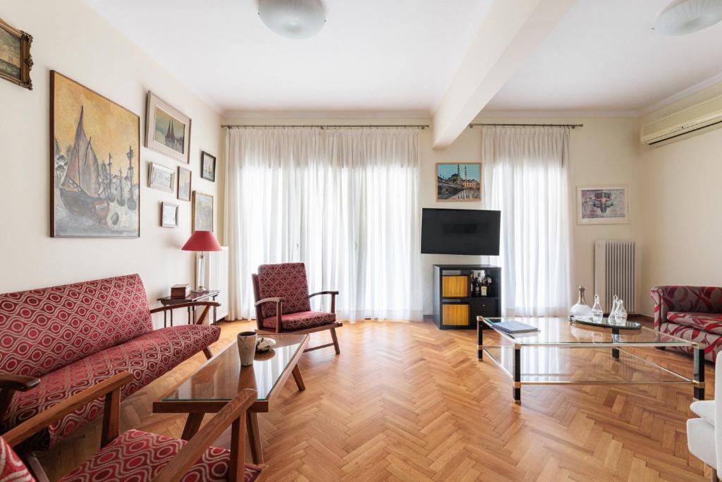 F & B Collection - Flat for 5