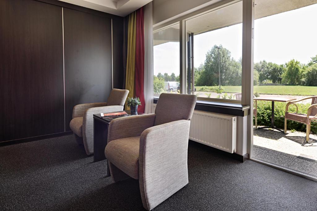 Posezení v ubytování Van der Valk Hotel Groningen Zuidbroek