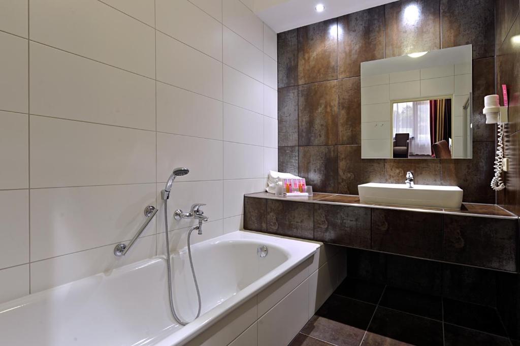 Koupelna v ubytování Van der Valk Hotel Groningen Zuidbroek