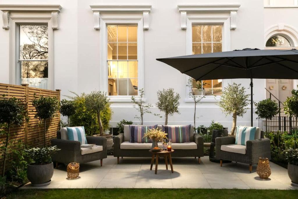 Χώρος καθιστικού στο The Atelier A Stylish Cheltenham Hideaway for 4