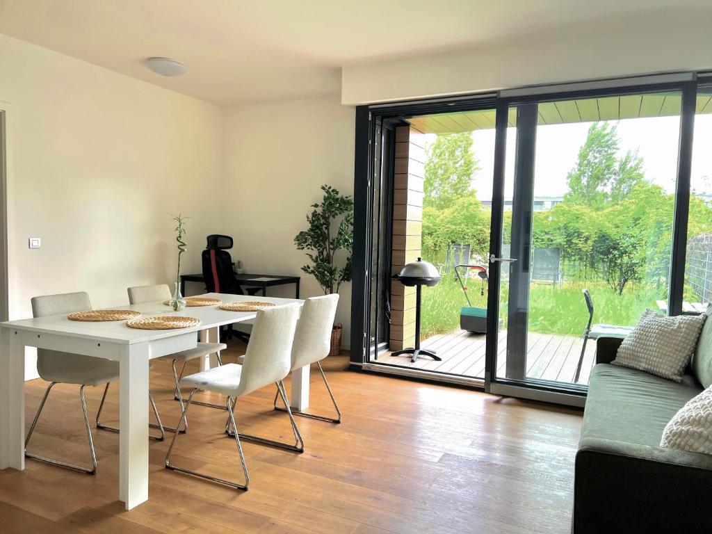 Fotografie z fotogalerie ubytování Serene & Private Garden Oasis v Praze