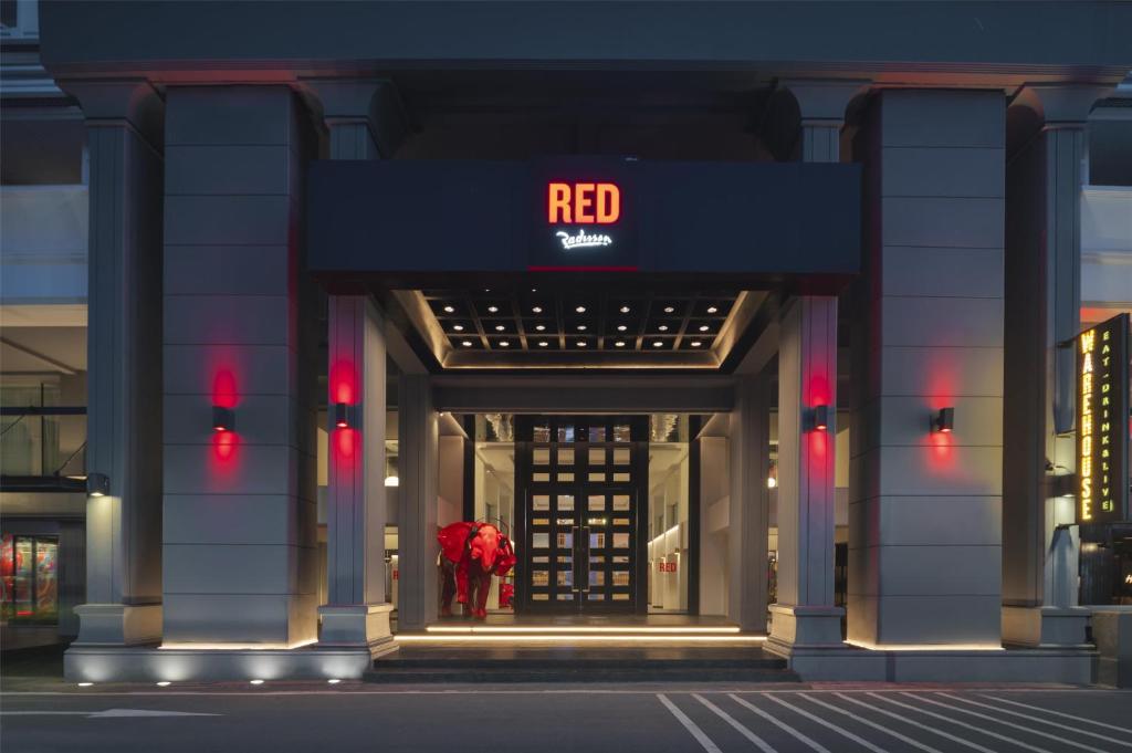 Radisson RED Phuket Patong Beach - Resim 10