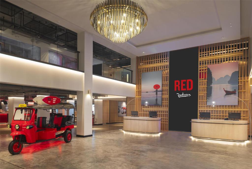 Radisson RED Phuket Patong Beach - Resim 9