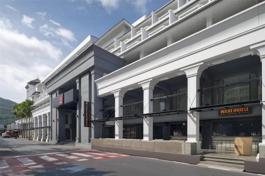 Radisson RED Phuket Patong Beach - Resim 8