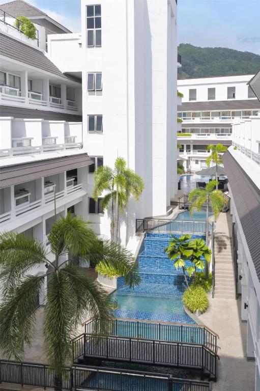 Radisson RED Phuket Patong Beach - Resim 4