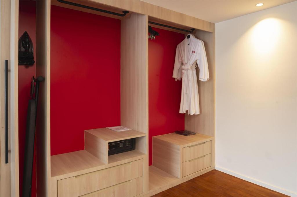 Radisson RED Phuket Patong Beach - 14