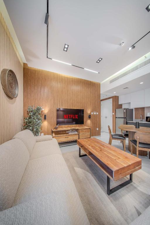 Private Apartment - 1BR Aljada Home - Sleeps 4 در شارجه