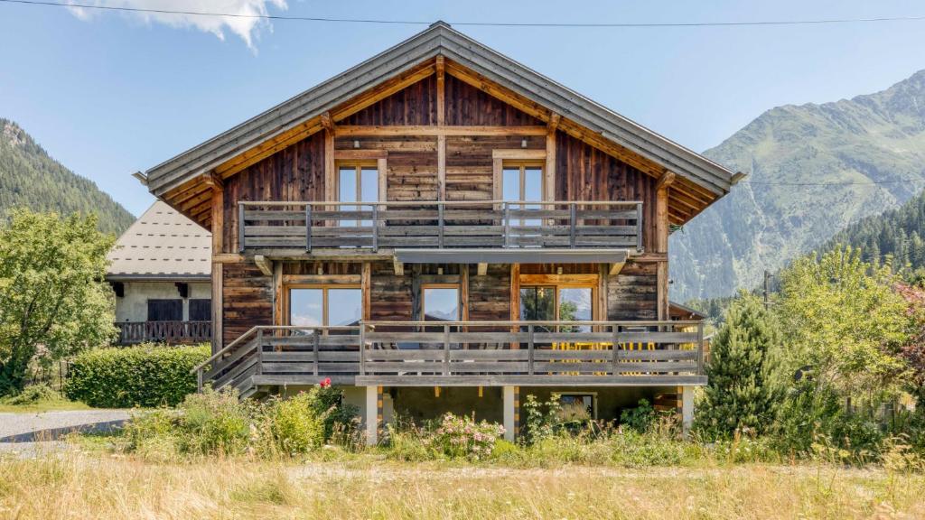Peisaj natural din apropierea acestui chalet