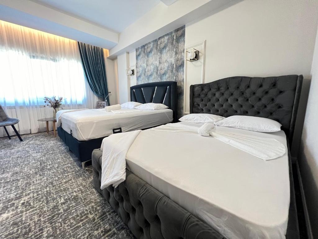 Premium Rooms & Boutique Apartments with Free Parking - Resim 11