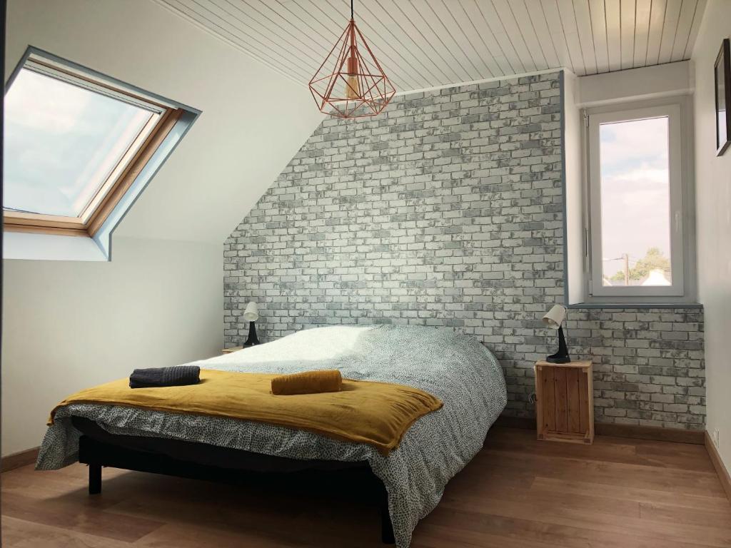 En eller flere senge i et værelse på Gîte Les Embruns De Portsall - 11 P