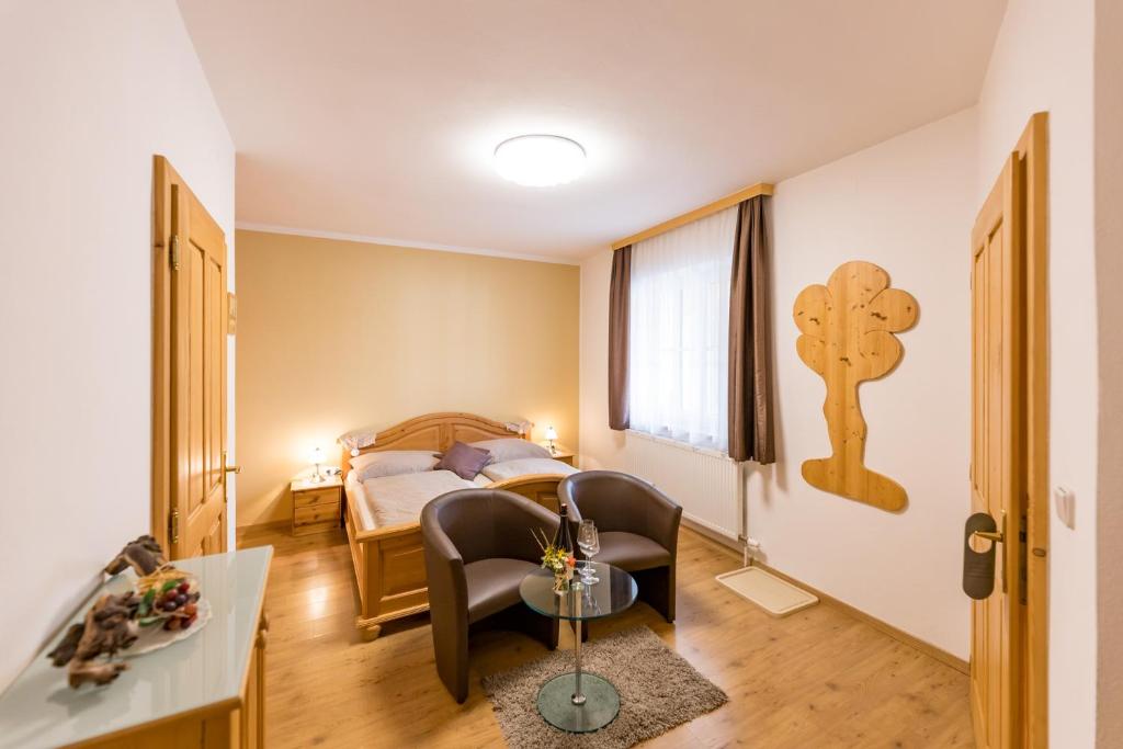 Posteľ alebo postele v izbe v ubytovaní Weingut - Gästezimmer zum Schwalbennest