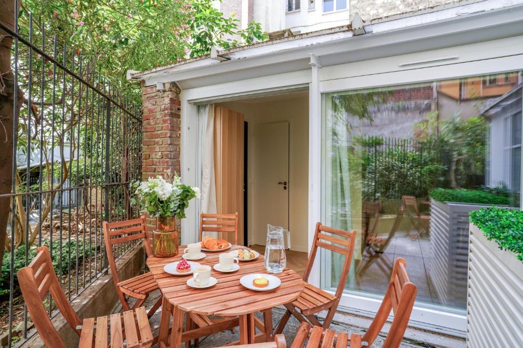 Lavie Maison Terrace and AC