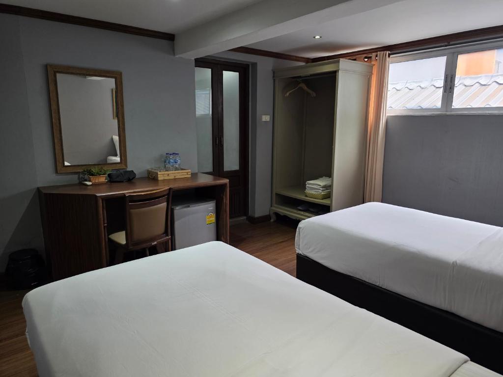 At Ease As Home - Resim 9