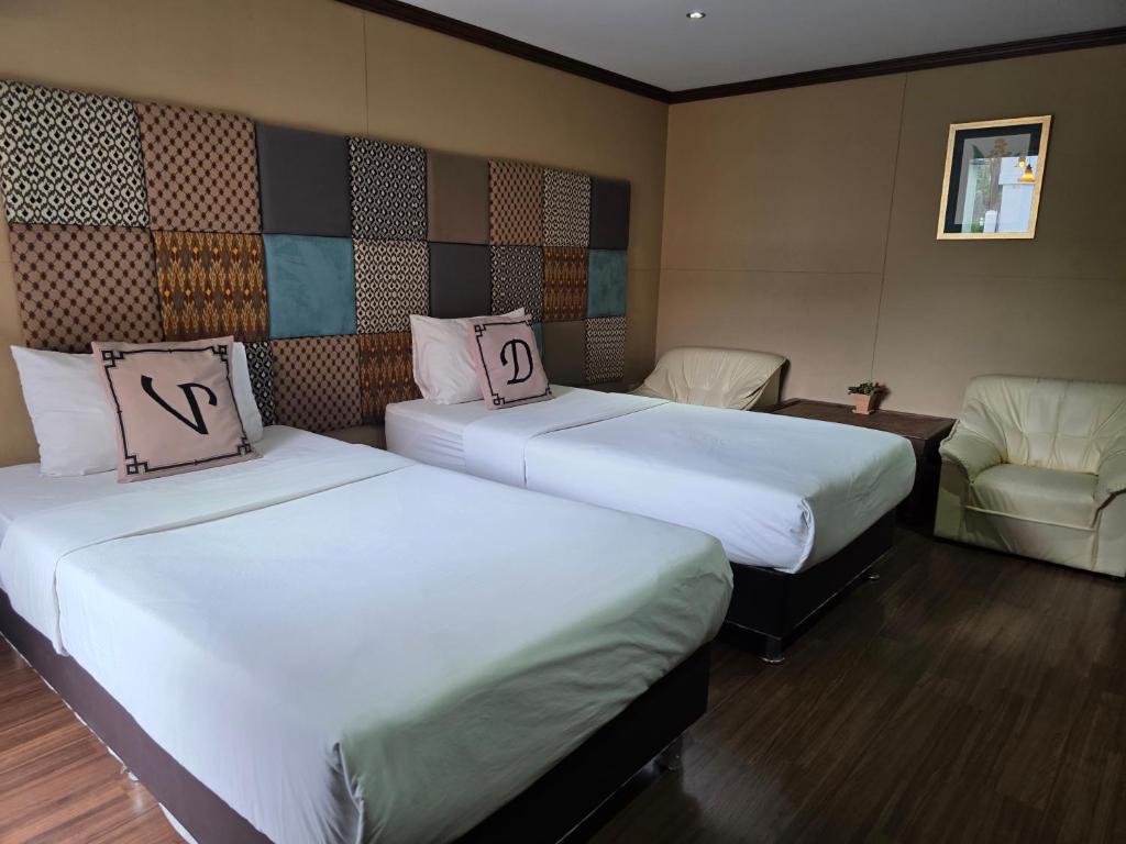 At Ease As Home - Resim 11