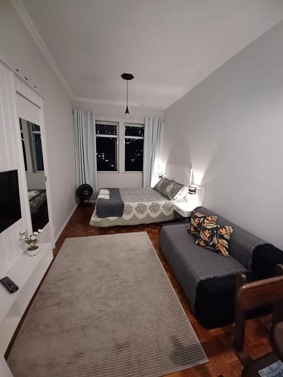 a living room with a bed and a couch at ACONCHEGO DA SERRA in Teresópolis