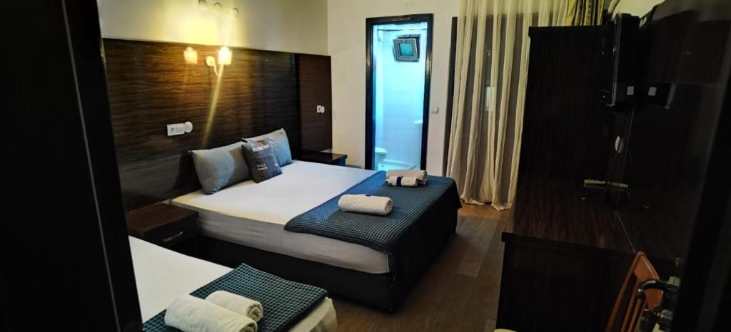 a bedroom with a bed and a chair in it at Pamuklife Hotel in Pamukkale
