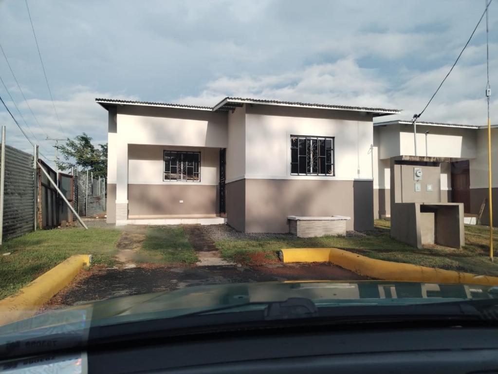 El edificio en el que está la casa vacacional