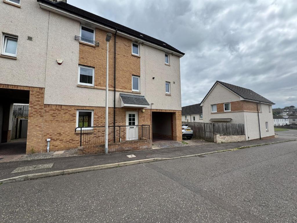 an empty street in front of two buildings at DONALD'S Townhouse - INVOICE and REDUCED PRICE only via ORION SHORT STAYS DUNDEE, 4 Room, 3 bath, Ring Road Access, Fully Equipped, Free Parking - Freshly Renovated in Dundee
